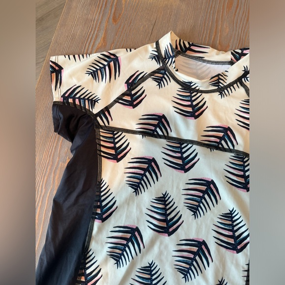 Patagonia Swim Rashguard Small NWOT - Picture 8 of 12